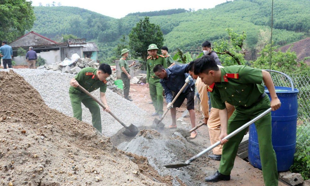 Những ngôi nhà ấm tình đoàn kết